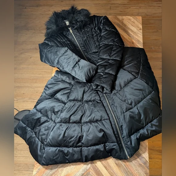 VENUS Black Puffer Coat with Faux Fur Trim - Picture 5 of 6